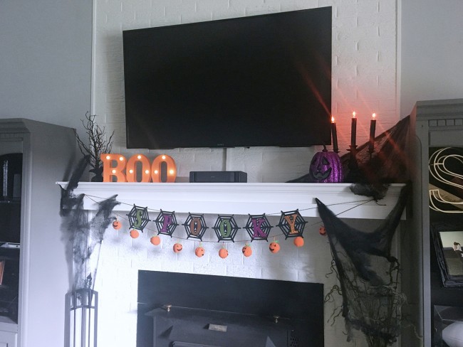 Easey Halloween Mantel